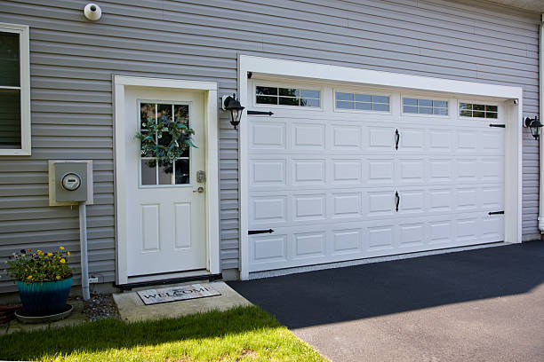 24/7 Emergency Garage Door Panel Replacement experts in Lansing, IL